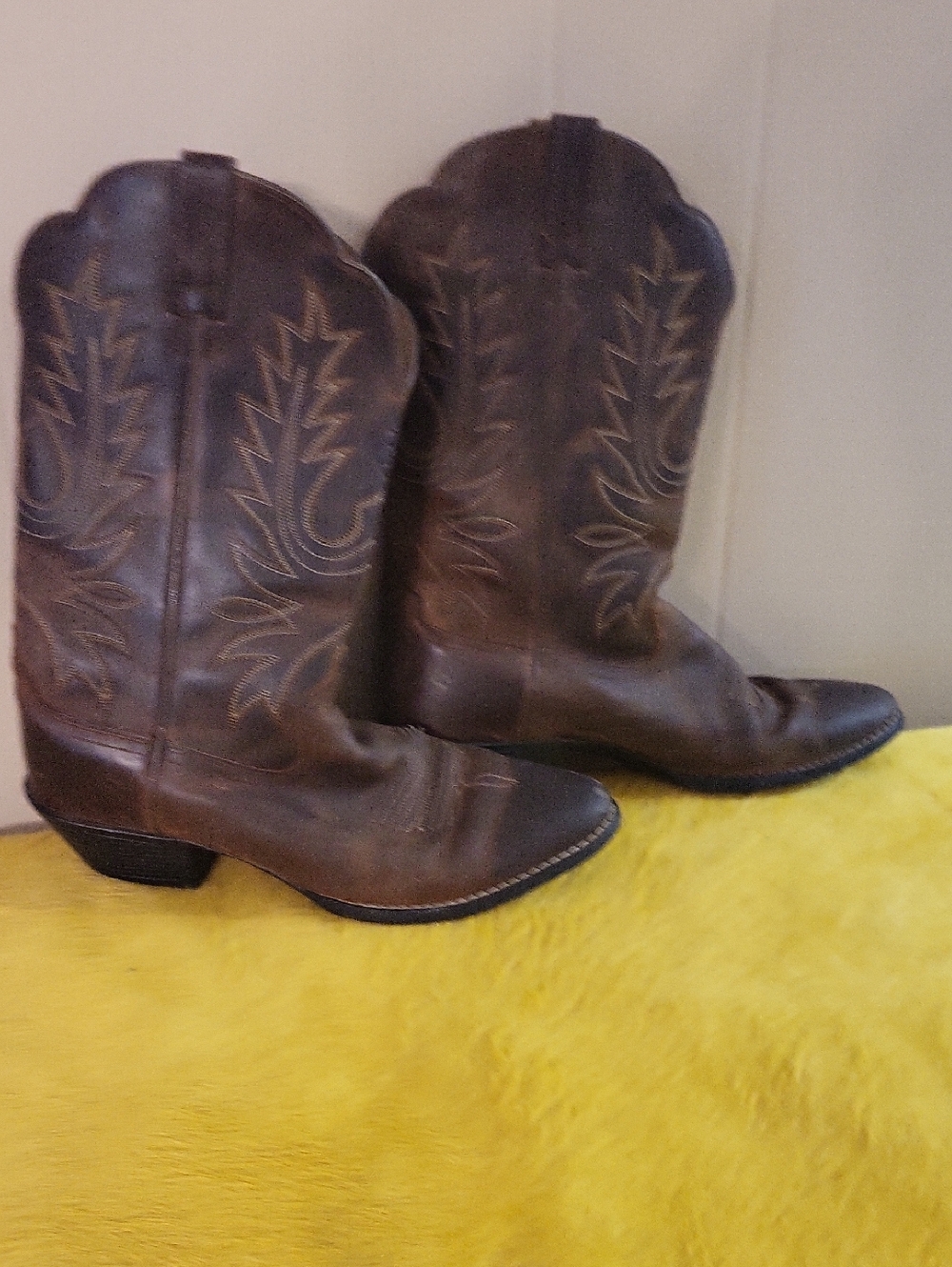 Ariat Chestnut Brown Leather Western Boots, Size 8 - Picture 10 of 10